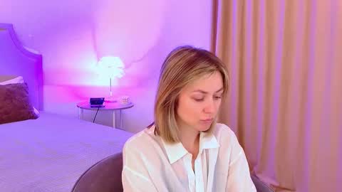 cutemirage online show from November 30, 2025, 2:32 pm