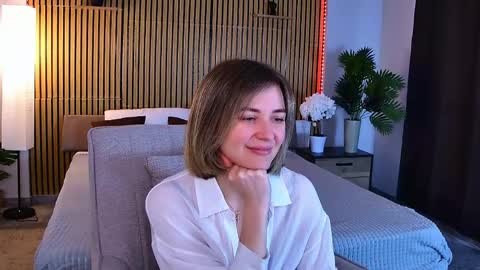 cutemirage online show from April 25, 2026, 2:47 pm