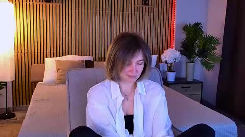 cutemirage online show from May 2, 2026, 2:44 pm