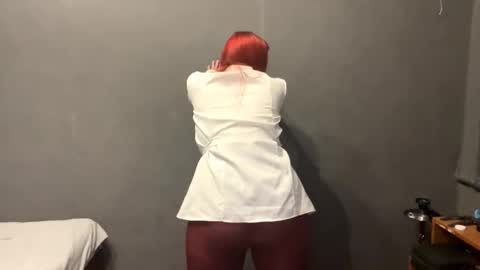 Molli online show from February 3, 2026, 11:43 pm