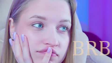 Rina online show from December 1, 2025, 5:01 am