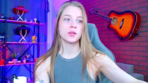 Snapshot of cutemousee chatting on March 6, 2026, 8:44 am Rina online show from March 6, 2026, 8:44 am