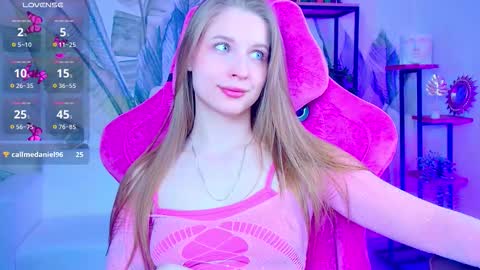 Snapshot of cutemousee chatting on March 11, 2026, 8:20 am Rina online show from March 11, 2026, 8:20 am