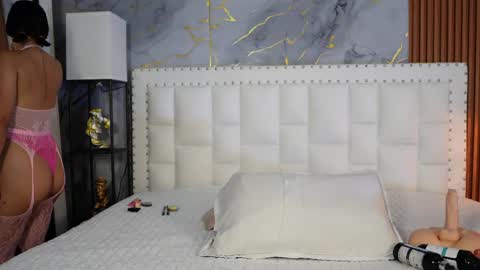 cutepetitee online show from May 6, 2026, 8:03 pm