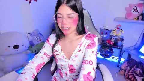  - independent model online show from October 10, 2025, 11:59 pm