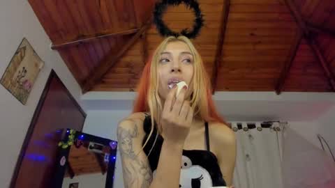 Snapshot of cuteweed420 chatting on December 20, 2024, 6:50 am cuteweed420 online show from December 20, 2024, 6:50 am