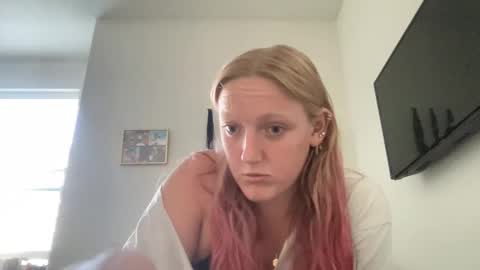 Snapshot of cutey_kiwi chatting on October 10, 2025, 9:58 pm Cutey kiwi online show from October 10, 2025, 9:58 pm