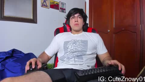 Snapshot of cuteznowyy chatting on February 11, 2025, 10:50 pm Ask me online show from February 11, 2025, 10:50 pm