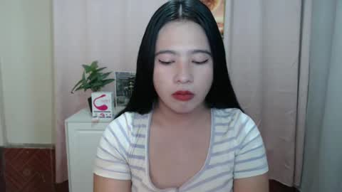 cutie_asianwoman online show from December 16, 2024, 6:49 pm