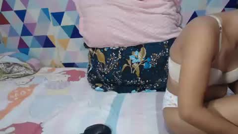 Snapshot of cutie_bella_xxx chatting on October 22, 2025, 3:01 pm bella online show from October 22, 2025, 3:01 pm