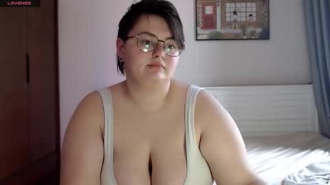 Snapshot of cutie_florence chatting on September 27, 2025, 7:24 am Sophie  Lilith online show from September 27, 2025, 7:24 am