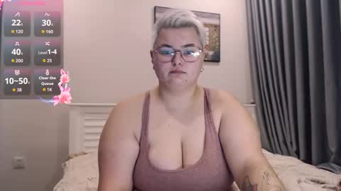 Snapshot of cutie_florence chatting on October 28, 2025, 11:03 am Sophie  Lilith online show from October 28, 2025, 11:03 am