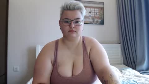 Snapshot of cutie_florence chatting on October 29, 2025, 9:22 am Sophie  Lilith online show from October 29, 2025, 9:22 am