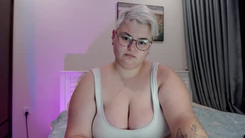 Snapshot of cutie_florence chatting on October 31, 2025, 11:44 am Sophie  Lilith online show from October 31, 2025, 11:44 am