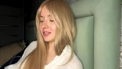 Vanessa online show from April 20, 2026, 7:59 pm