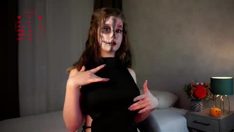 Nicole online show from October 31, 2025, 12:28 pm