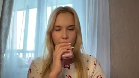 Chloe online show from April 13, 2026, 7:47 am