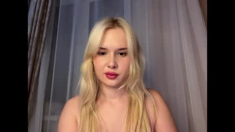 Chloe online show from April 17, 2026, 4:54 pm