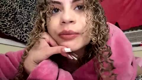 cutiekaylee online show from December 19, 2025, 3:02 am