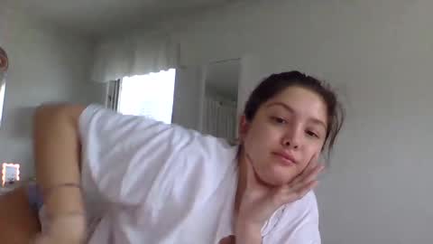 Snapshot of cutieoggg420 chatting on December 11, 2024, 5:15 pm Cutieoggg420 online show from December 11, 2024, 5:15 pm
