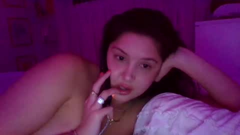 Snapshot of cutieoggg420 chatting on December 24, 2024, 3:49 am Cutieoggg420 online show from December 24, 2024, 3:49 am