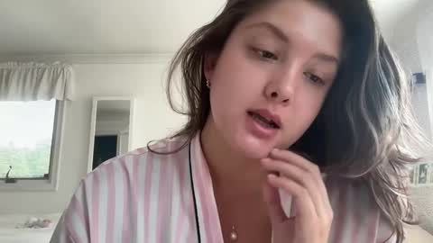 Snapshot of cutieoggg420 chatting on September 8, 2025, 6:18 pm Cutieoggg420 online show from September 8, 2025, 6:18 pm
