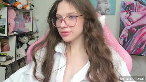 Rori  Instagram cutierori  online show from February 26, 2025, 11:41 am