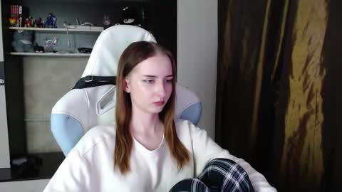 Snapshot of cutti_crystal chatting on March 4, 2026, 12:49 am Cutti Crystal online show from March 4, 2026, 12:49 am