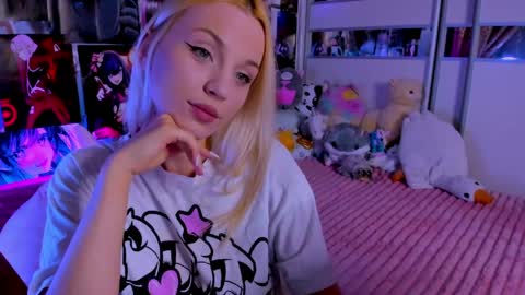 Snapshot of cuttie_ponyy chatting on May 1, 2026, 8:24 pm Nora online show from May 1, 2026, 8:24 pm