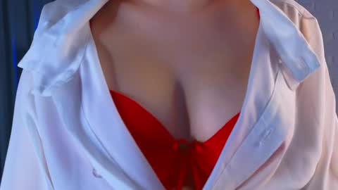 Kate online show from March 12, 2025, 3:07 pm
