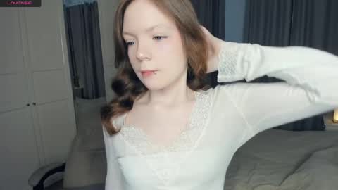 Snapshot of cuty_petite chatting on April 18, 2026, 5:33 am Anne online show from April 18, 2026, 5:33 am