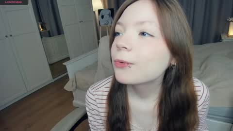 Snapshot of cuty_petite chatting on April 20, 2026, 5:54 am Anne online show from April 20, 2026, 5:54 am