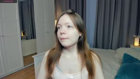 Snapshot of cuty_petite chatting on April 26, 2026, 5:38 am Anne online show from April 26, 2026, 5:38 am