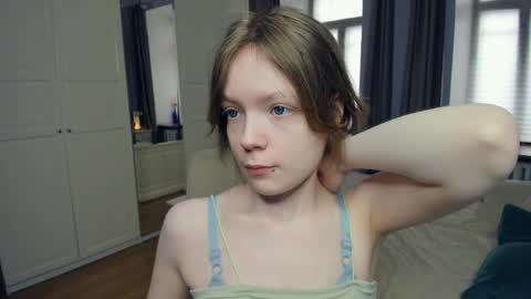Snapshot of cuty_petite chatting on April 27, 2026, 6:22 am Anne online show from April 27, 2026, 6:22 am