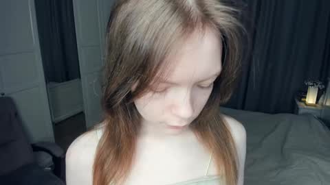 Snapshot of cuty_petite chatting on May 17, 2026, 5:49 am Anne online show from May 17, 2026, 5:49 am