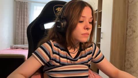 cyber_shawty online show from April 18, 2026, 1:59 pm