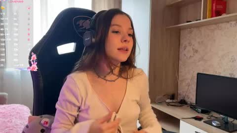 cyber_shawty online show from April 27, 2026, 12:58 pm