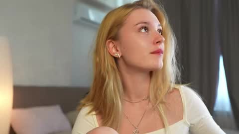 EMILY online show from October 20, 2025, 1:11 pm