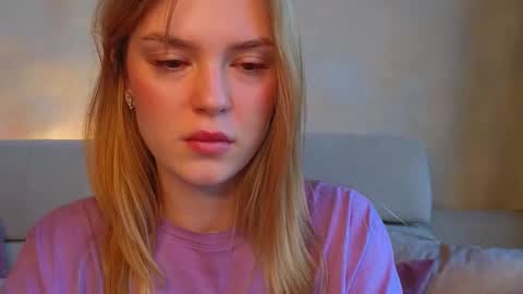 Im Emi streaming with my friend Reyna today online show from March 18, 2026, 2:53 pm