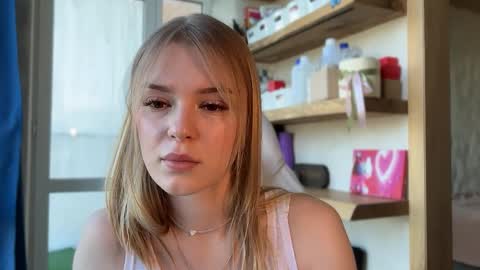 Im Emi streaming with my friend Reyna today online show from May 17, 2026, 1:18 pm