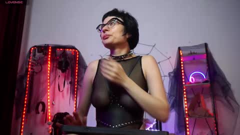 Lily Goddess online show from November 9, 2025, 3:27 am