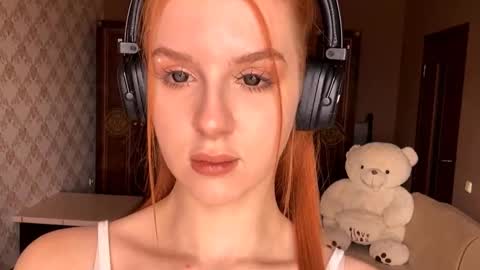 Mia online show from September 13, 2025, 7:41 am