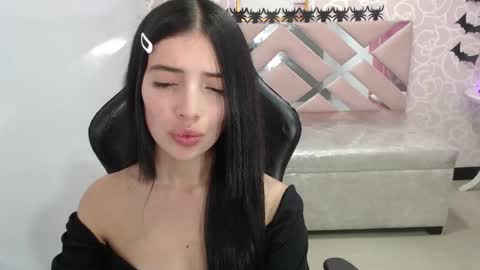 Snapshot of cynthia_ch chatting on October 28, 2025, 3:43 am CINTIA ARAUJO online show from October 28, 2025, 3:43 am