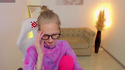 cynthia_charm online show from September 12, 2025, 10:10 pm