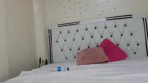 cyoyo1 online show from February 11, 2025, 5:37 am