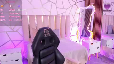 cyrus_tay online show from April 23, 2026, 12:29 pm