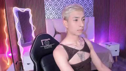 cyrus_tay online show from May 4, 2026, 3:35 am