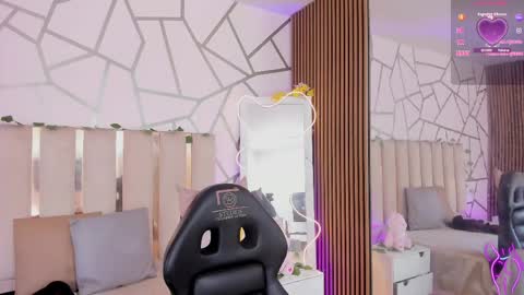 cyrus_tay online show from May 9, 2026, 12:21 pm