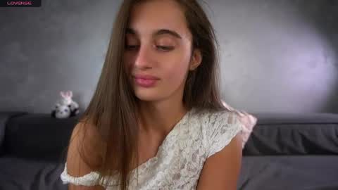 Isabella online show from May 19, 2026, 1:00 am