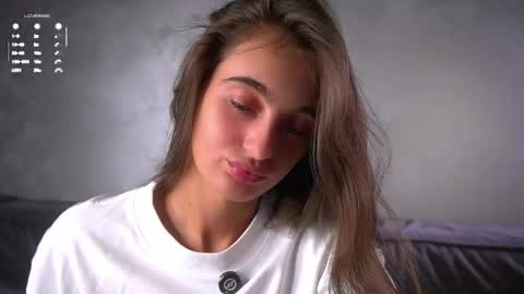 Isabella online show from May 23, 2026, 1:11 am